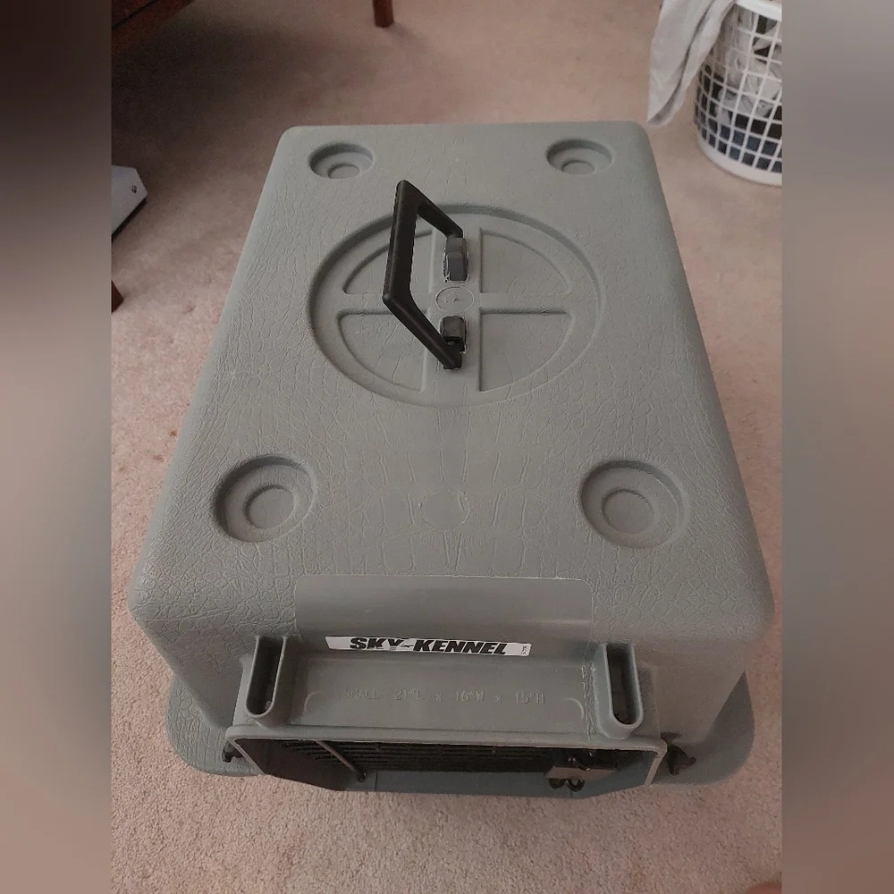 Sky kennel crate carrier for cats or small dogs ideal for flights